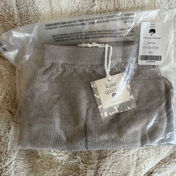 💙5/$25💙Kate Quinn Ruffle Sweater Bloomer NWT - Picture 6 of 7